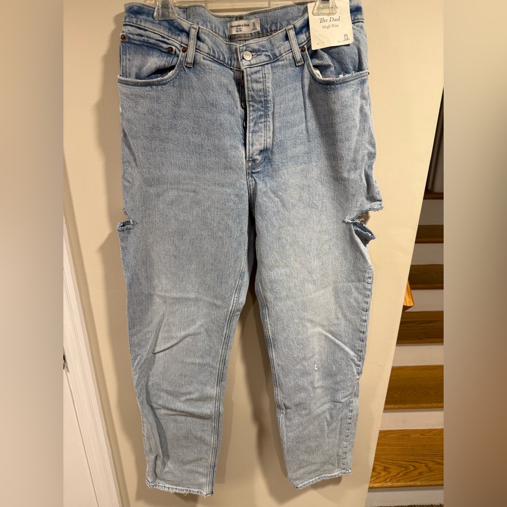 Abercrombie & Fitch High Rise Jeans “The Dad”– Light Wash – Size 31/12 L